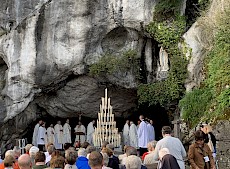 Eucharistieviering bij de grot