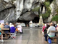 Eucharistieviering bij de grot
